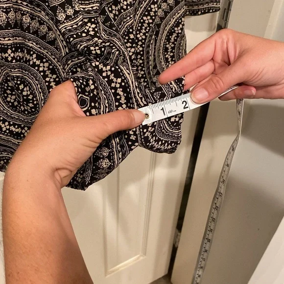 Black & White, Bell-Bottom Sleeve Romper from Charlotte Russe, size L - Picture 10 of 10